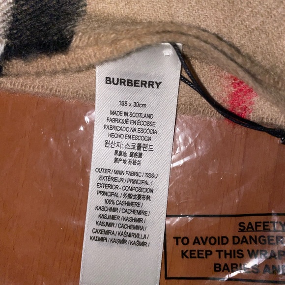 Authentic Burberry Cashmere Scarf - Picture 4 of 8